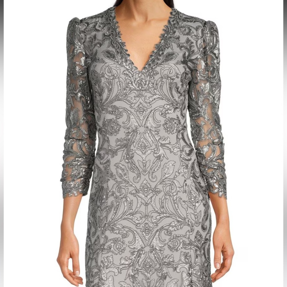 Tadashi Shoji
Women's Beata Handkerchief Hem Midi Dress
Size 12